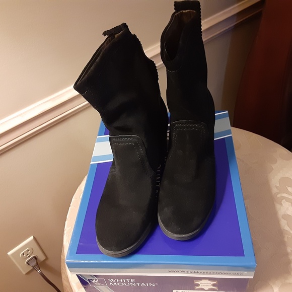 White Mountain Shoes - White Mountain Behari Black Suede Boot